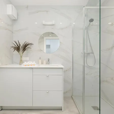 Apartment Sea&lake Luxurious With Parking By Renters