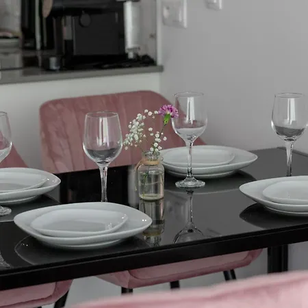Apartment Sea&lake Luxurious With Parking By Renters