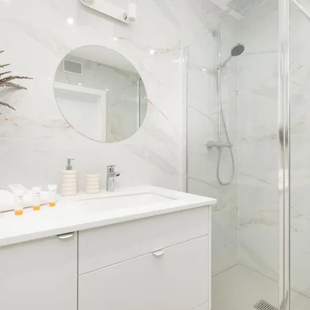 Apartment Sea&lake Luxurious With Parking By Renters *