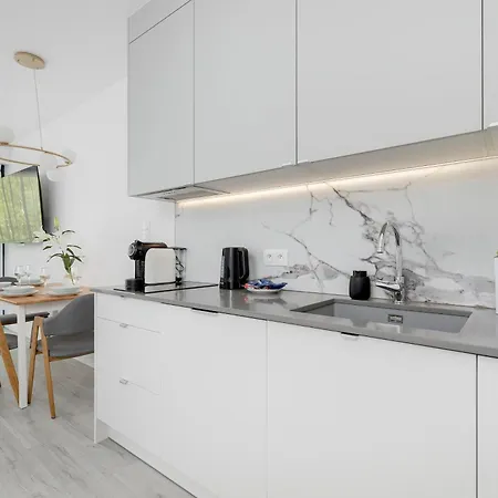 Sea&lake Luxurious With Parking By Renters Apartment *