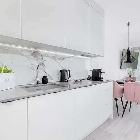 Sea&lake Luxurious With Parking By Renters Apartment *