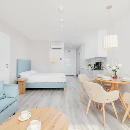 Sea&lake Luxurious With Parking By Renters Apartment