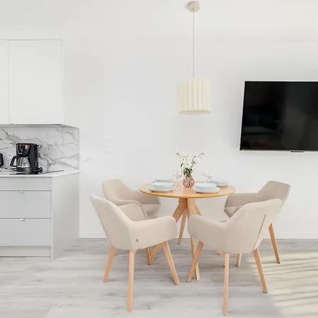 Sea&lake Luxurious With Parking By Renters Apartment *
